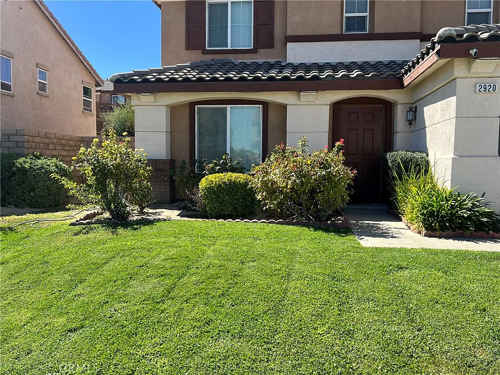 5 bed, 2510 sqft, $3,299 — Photo 2