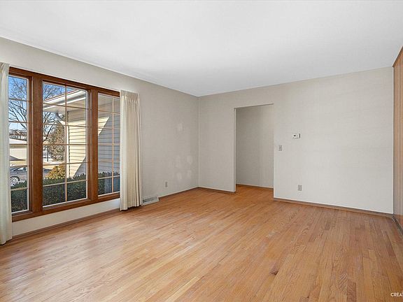 3rd image of 214 Fairview Dr