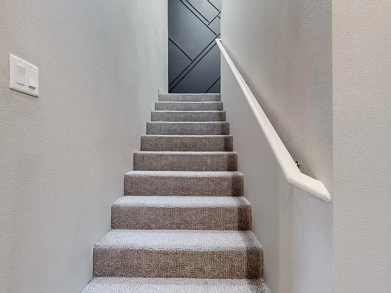4547 Villa Loma Ln NE — Photo 3