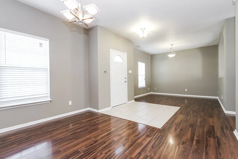 4 bed, 2.5 bath, 2724 sqft, $3,490 — Photo 4