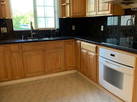 4th image of 1146 Derbyshire Dr