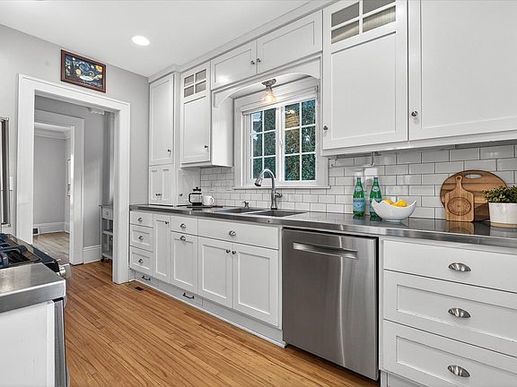 4th image of 461 Cedar Lake Rd S