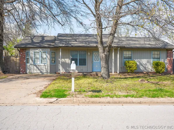 1031 E 143rd St, Glenpool, OK 74033