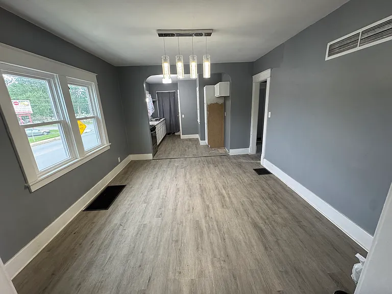1145 E Walnut St — Photo 6