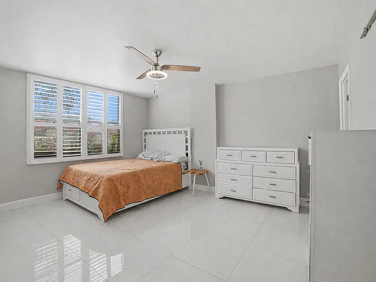 117 Royal Park Dr #1H — Photo 1