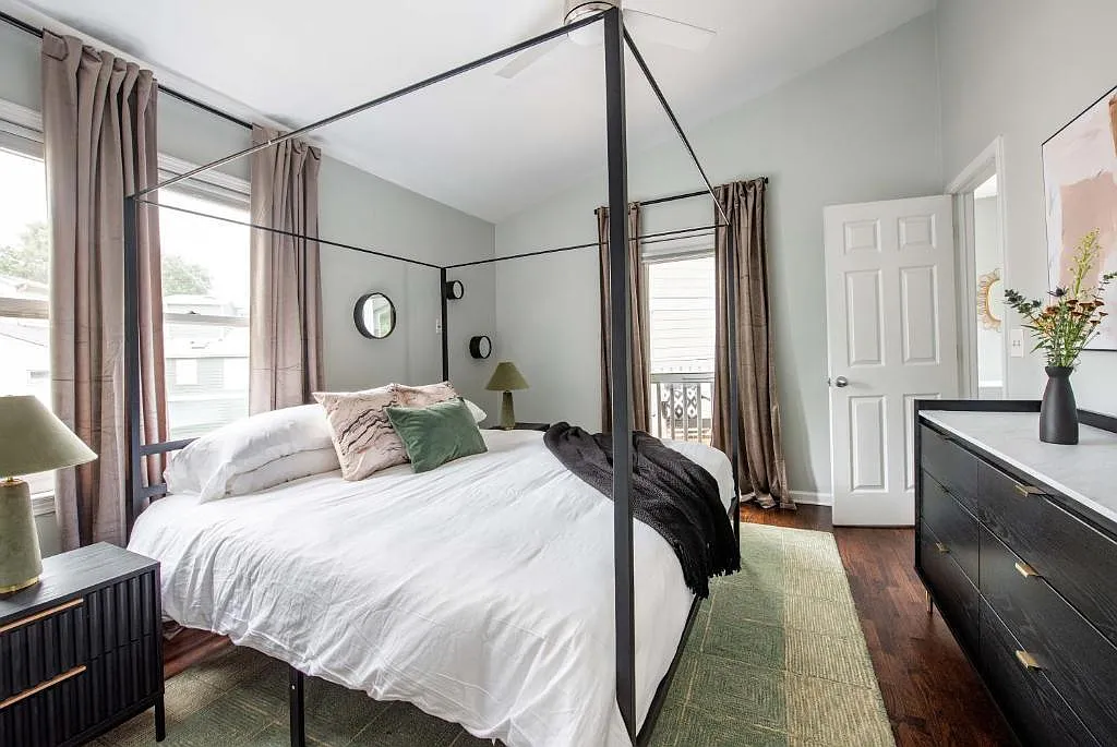 2 bed, 2.5 bath, 1258 sqft, $5,000 — Photo 4