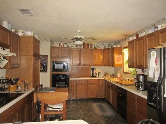 4th image of 2705 Greenwood Dr