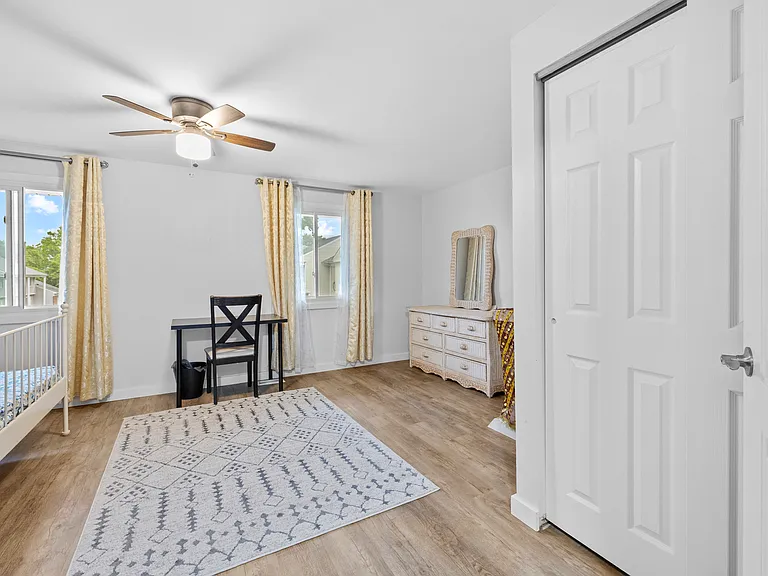 422 Gainsborough Ct #422 — Photo 14