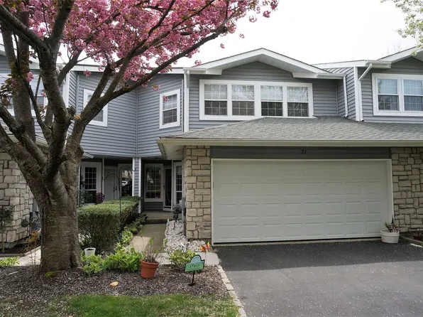 31 Hampshire Ct, Holbrook, NY 11741