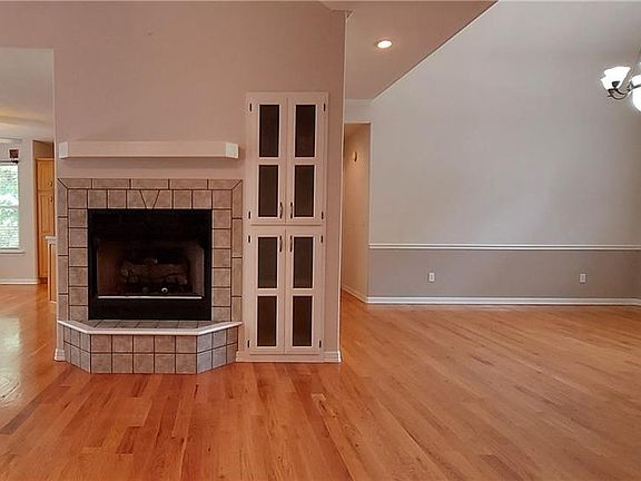 3rd image of 14 Paxton Ln