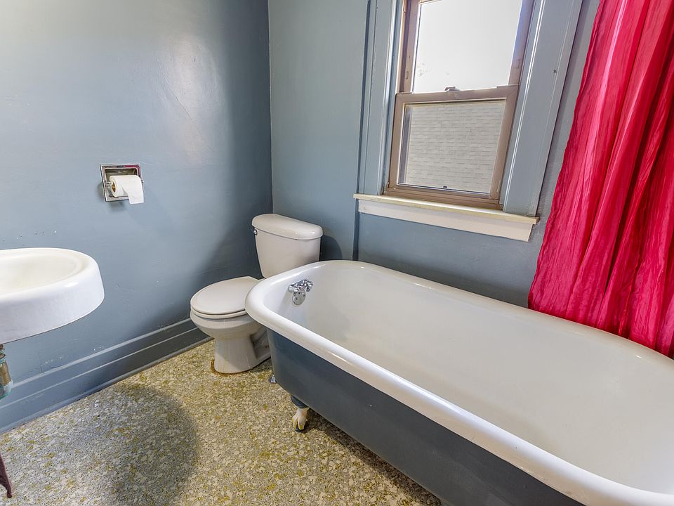 360 Burke St, photo 16