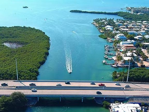 5th image of 200 Harbor Dr