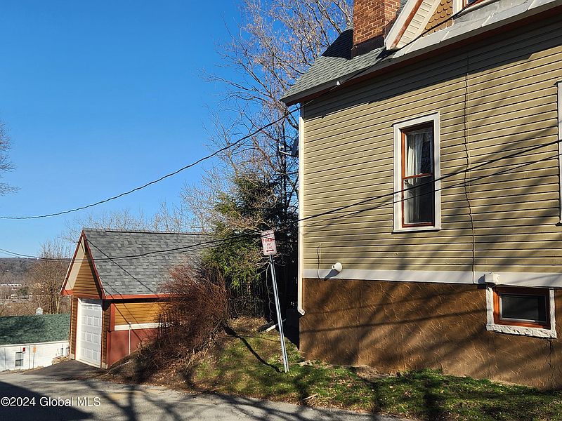 4th image of 253 Stow Avenue
