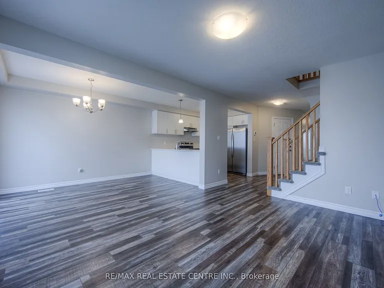 322 Bradshaw Dr — Photo 5