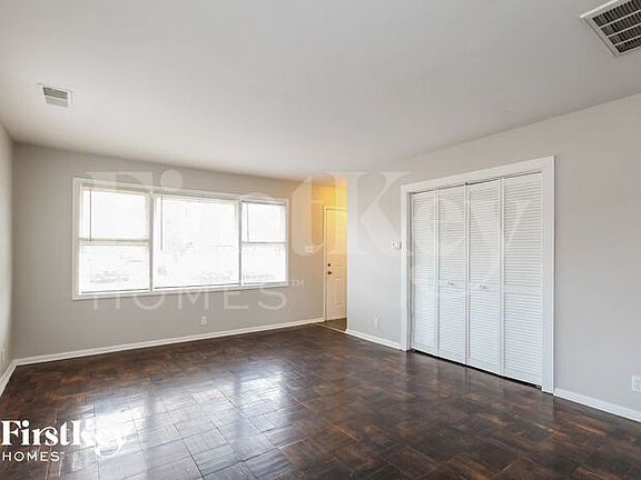 4th image of 2616 Lincoln Ln