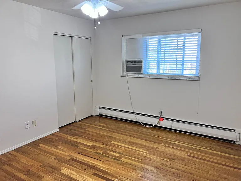 1241 Corbett St #4 — Photo 18