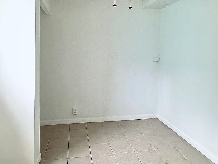 1447 Oxford Rd NE — Photo 8