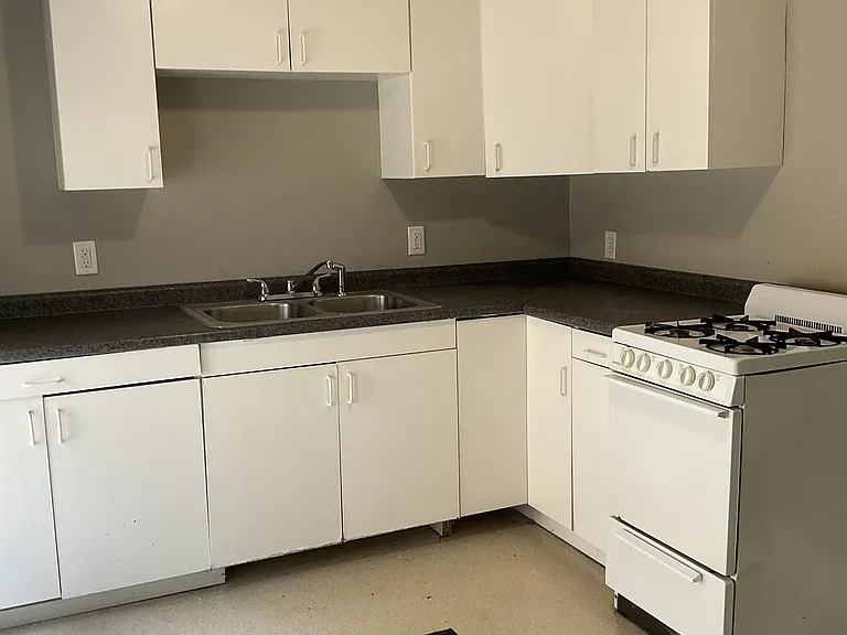 1637 Saint Marys Ave #2 — Photo 4