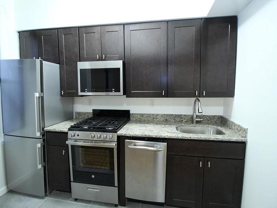 1st image of 13270 Sanford Ave APT 4H