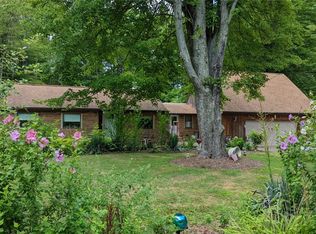 1050 Gunton Dr, Fairview, PA 16415