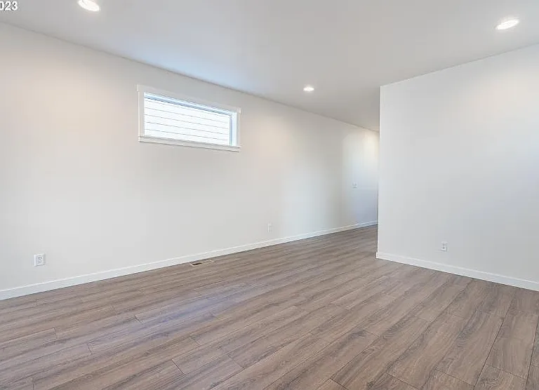 1731 NE Waterfront St — Photo 9