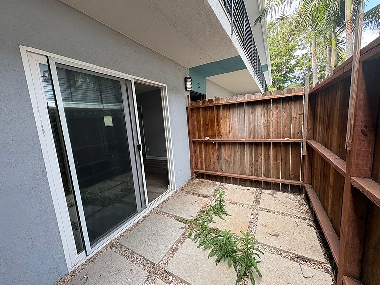 2727 Abbot Kinney Apartments, Venice CA — Photo 36