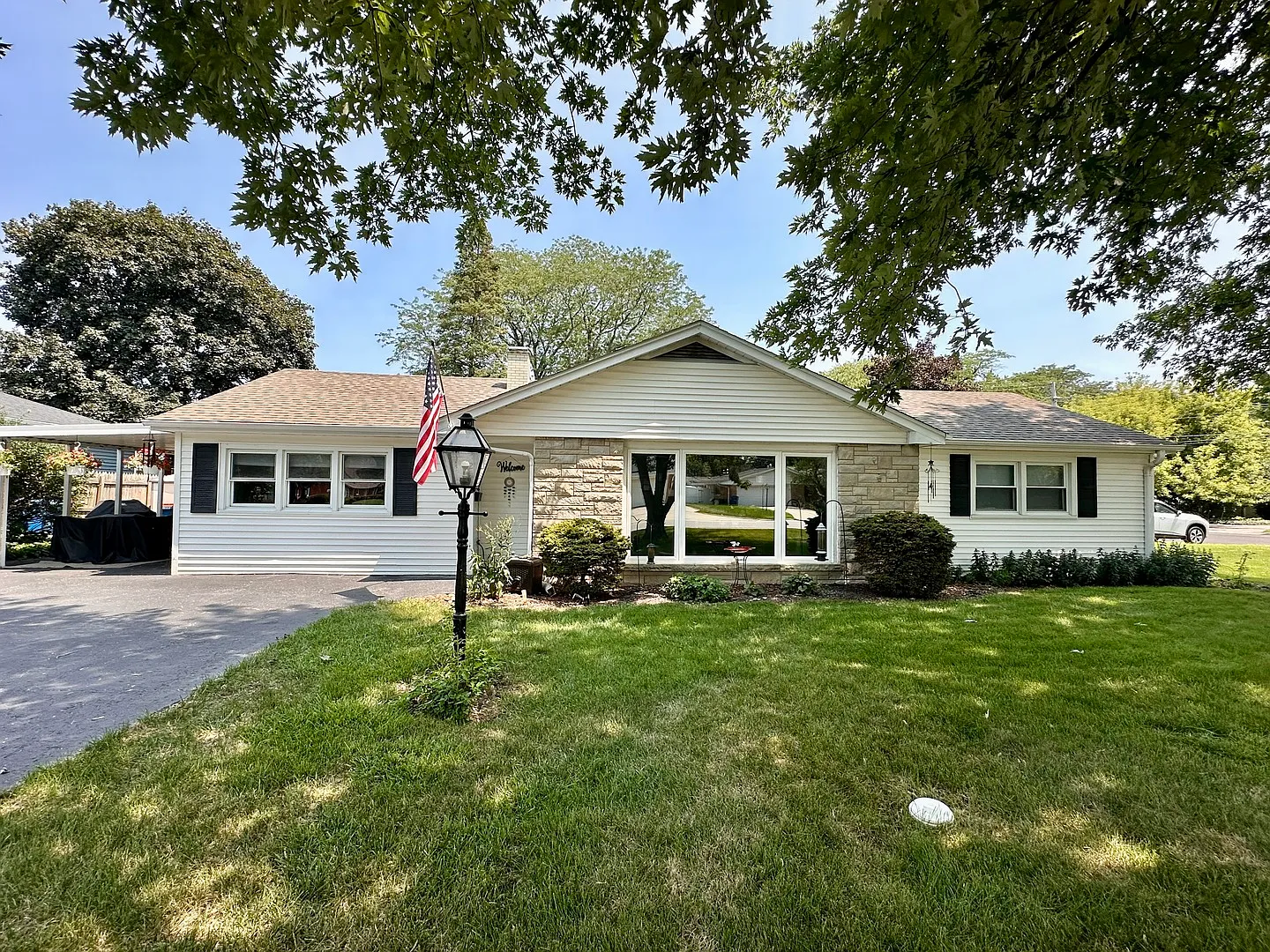 250 S Edgelawn Dr photo 1