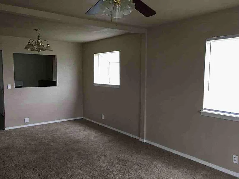 430 N Pesotum Ave — Photo 2
