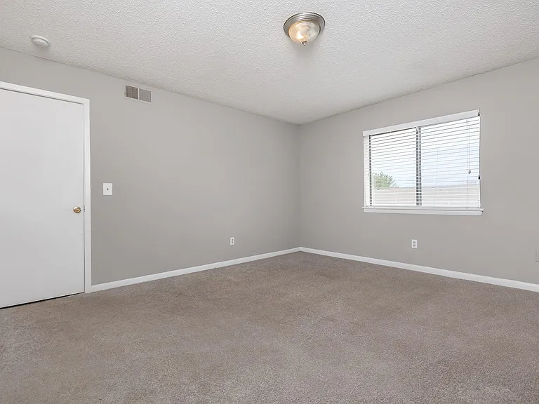 Hickory View Apartments — Photo 8
