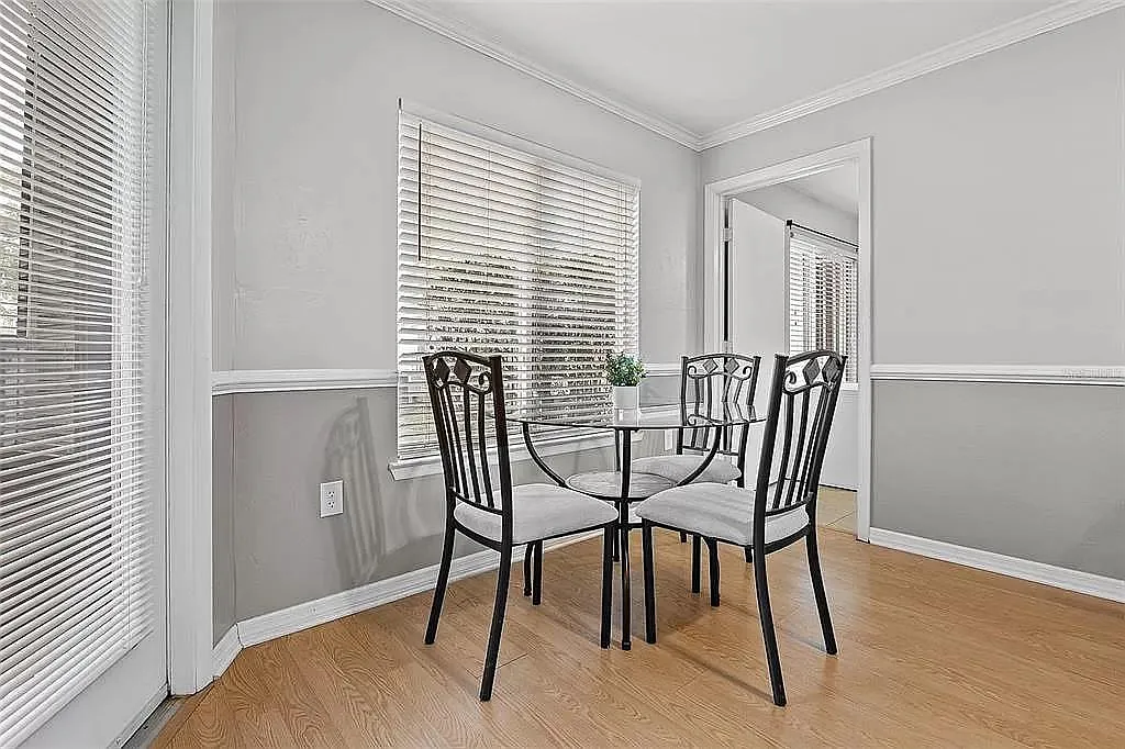 Building Photo - 4000 SW 23rd St #1108