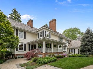 1009 Ashley Ln, Libertyville, IL 60048