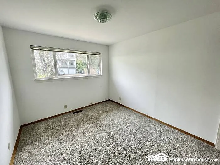 5019 44th Ave NE — Photo 10