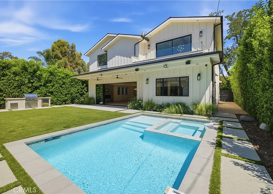 13944 Valleyheart Dr