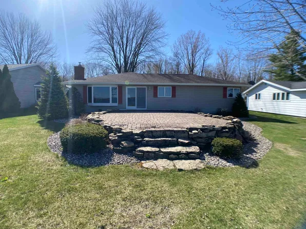W4764 W Swan Acre Rd, Cecil, WI 54111
