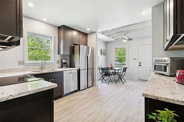 1738 Montgomery St — Photo 3