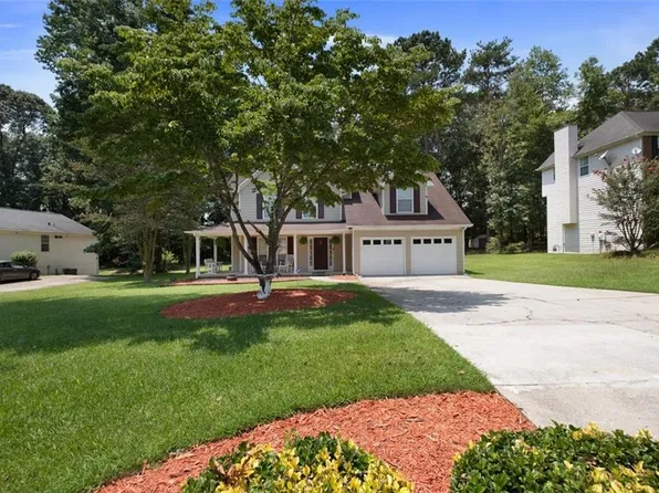 9878 Point View Dr, Jonesboro, GA 30238
