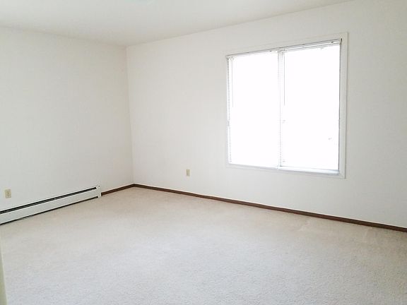 4th image of 220 Williamsburg Dr APT 8