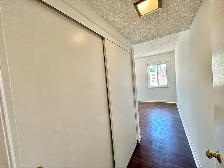 20355 Itasca St — Photo 12