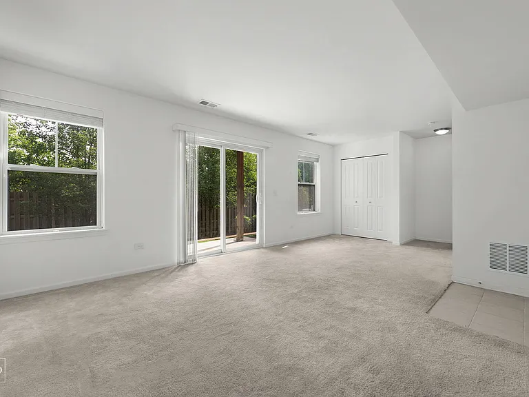 821 W Chase Ln — Photo 29