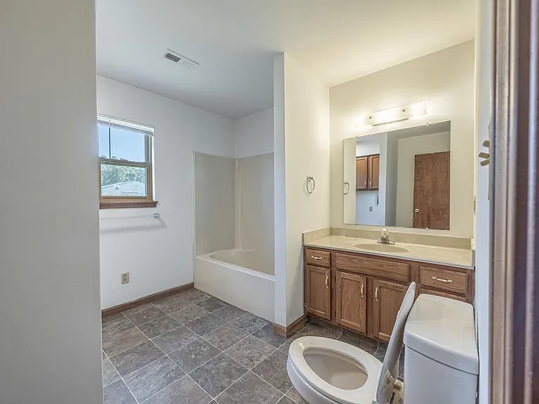 44 Arlington Ct — Photo 14