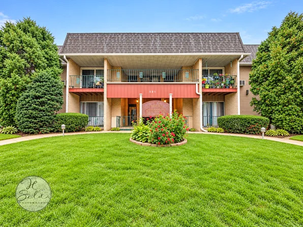 131 W Ellis Ave APT 21, Libertyville, IL 60048