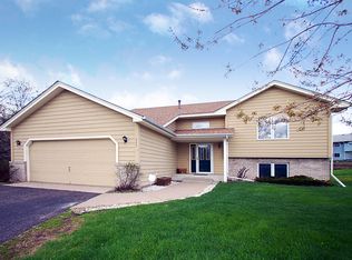 945 Currie Ct S, Maplewood, MN 55119