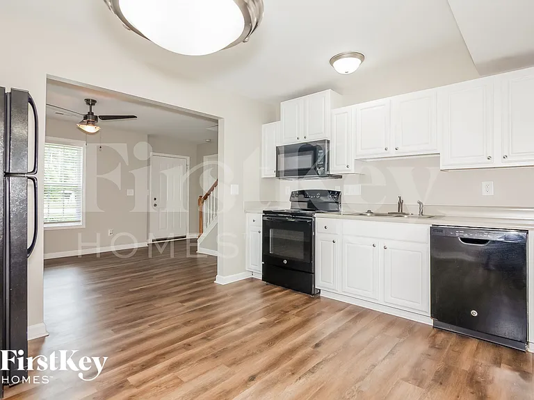 3021 Seymour Dr — Photo 7