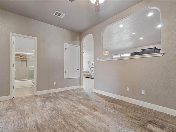 5th image of 642 Irvin Dr