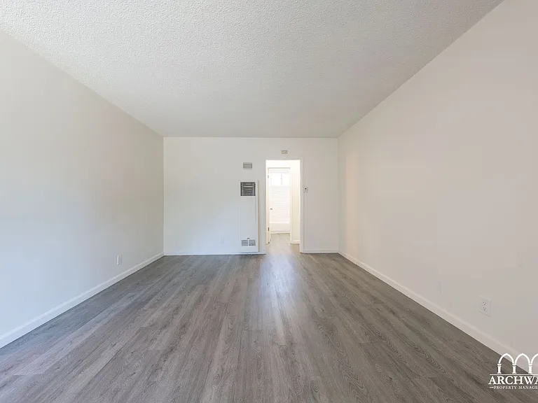 2320 Virginia Ave #3 — Photo 4