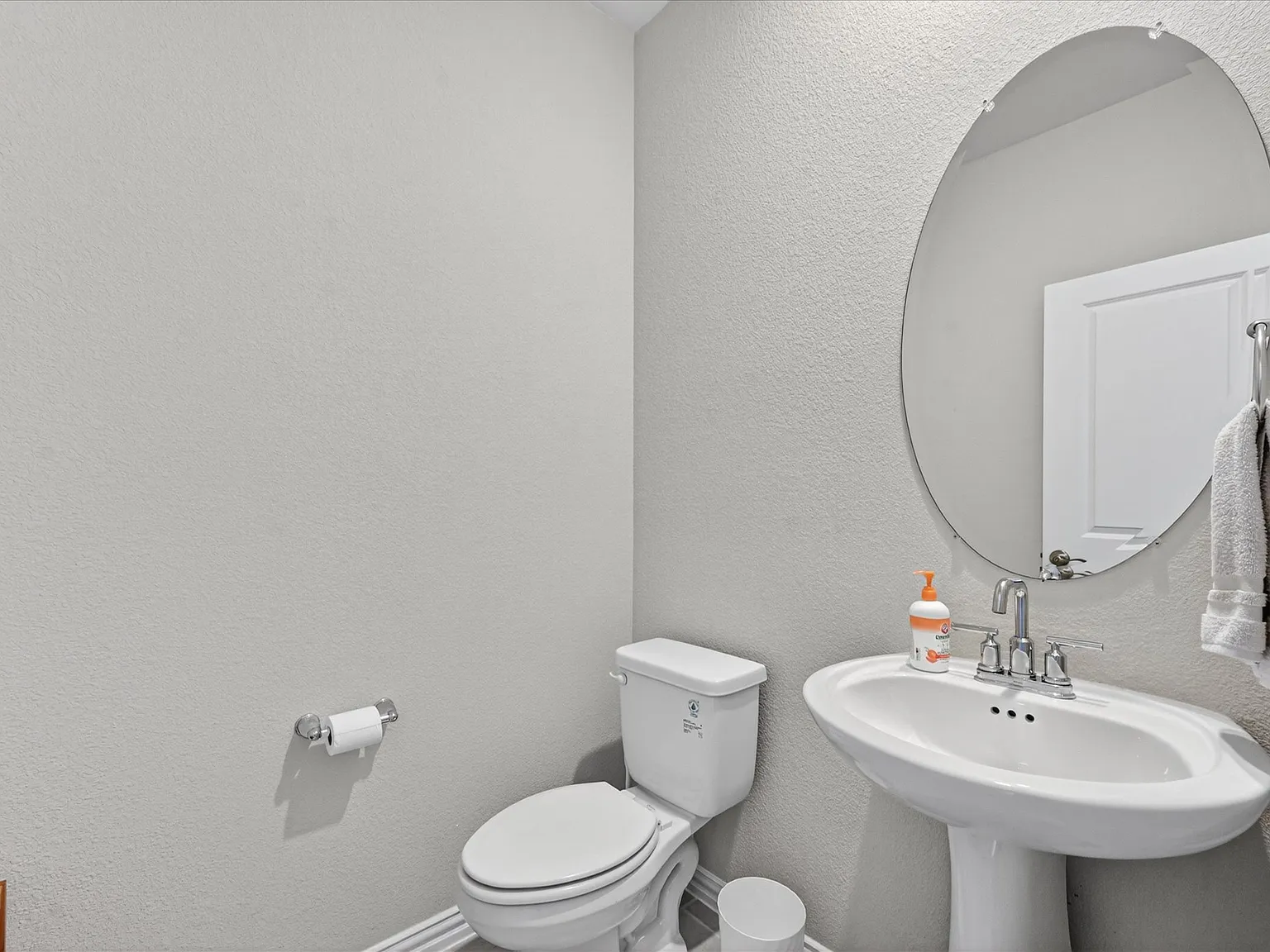 4 bed, 2191 sqft, $2,800 — Photo 3