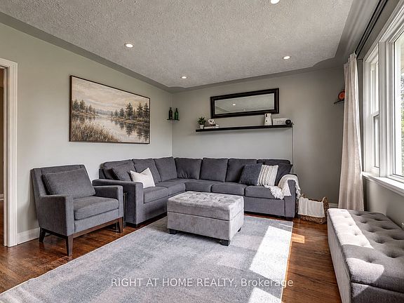 5th image of 42 Graham Cres