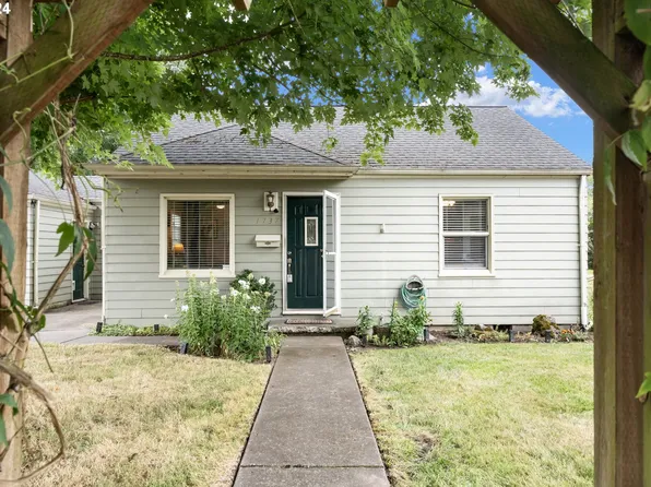 1737 NE Walnut Ave, Troutdale, OR 97060