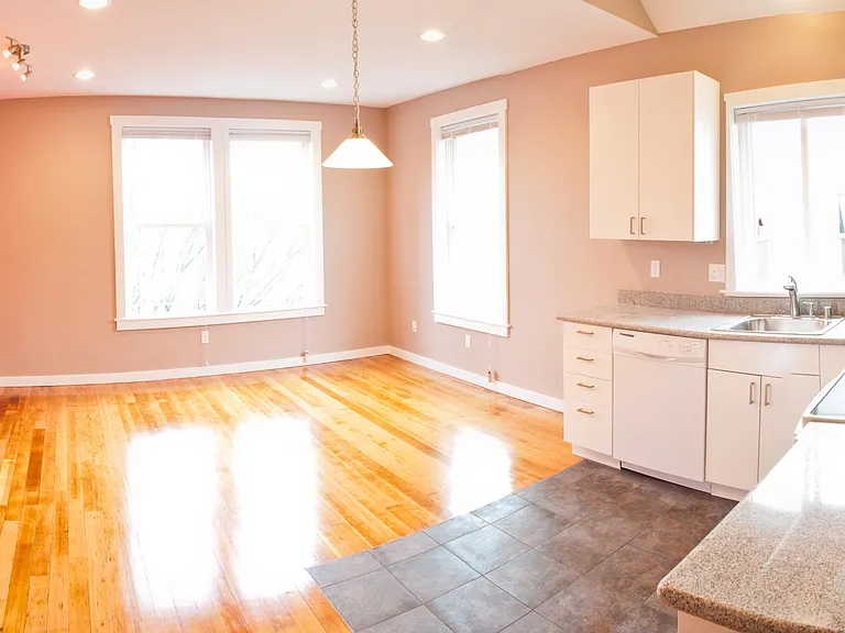 311 19th Ave E #3 — Photo 2