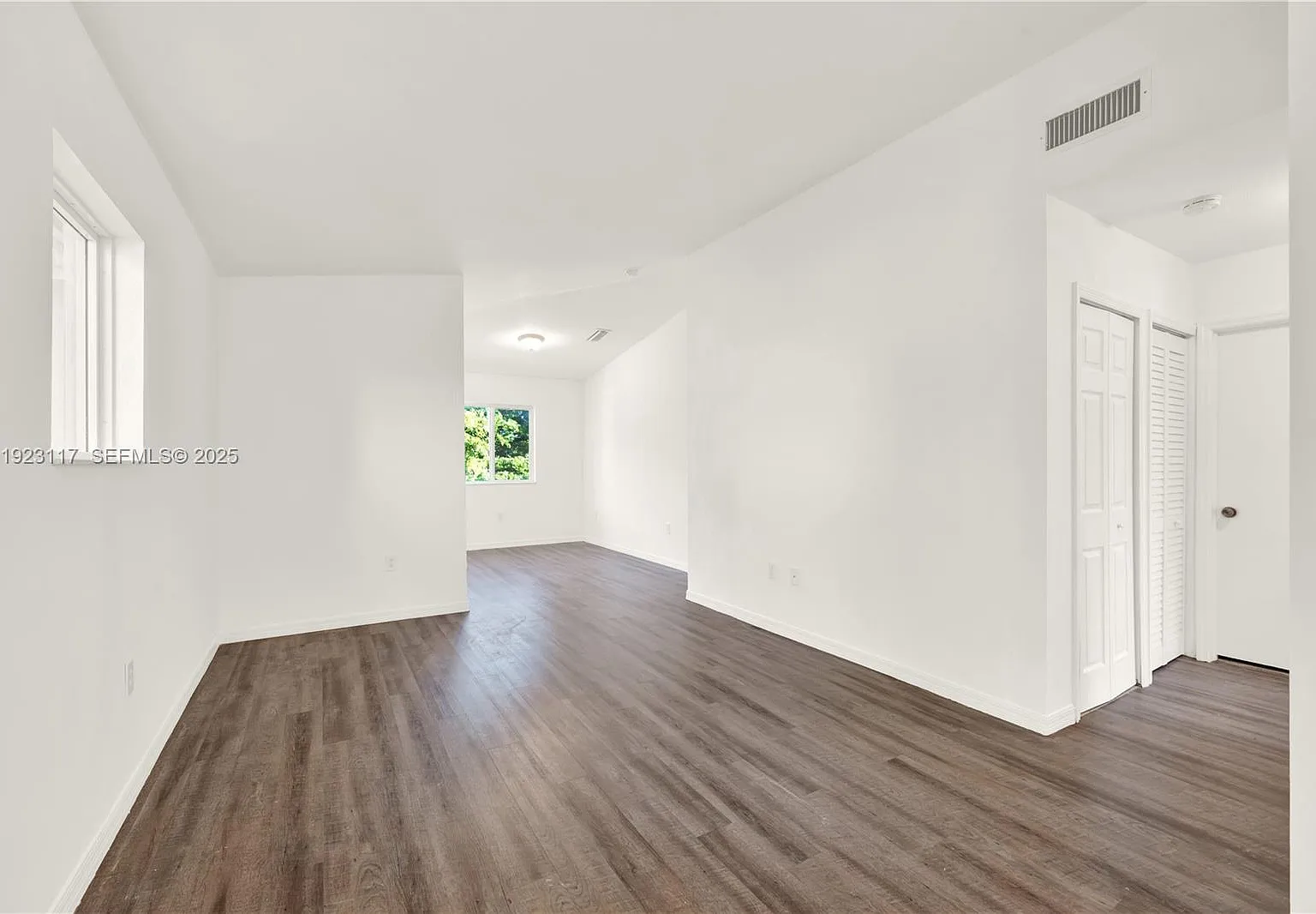 3 bed, 2.0 bath, 1776 sqft, $2,000 — Photo 3